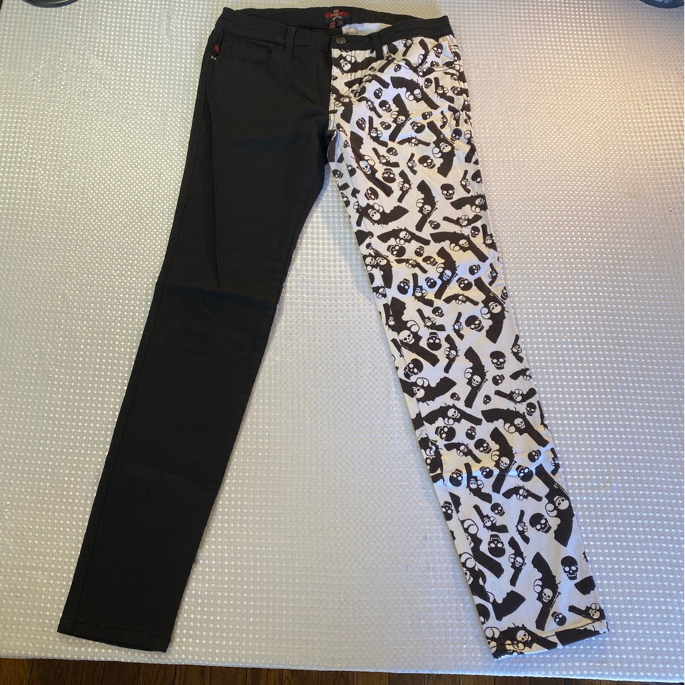 Royal Bones Women’s Black and White Graphic Skinny pants